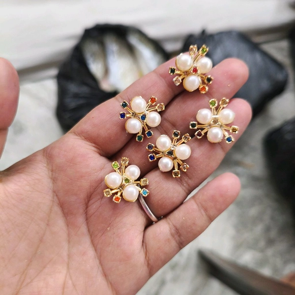 Pearl White Flower Charms (10 Pc) Multi 