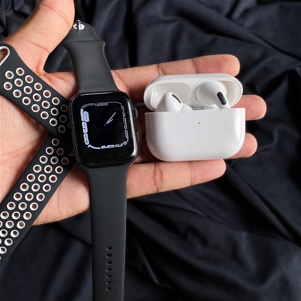 Iwatch Series 7 with Nike White Dotted Belt And Inpods White