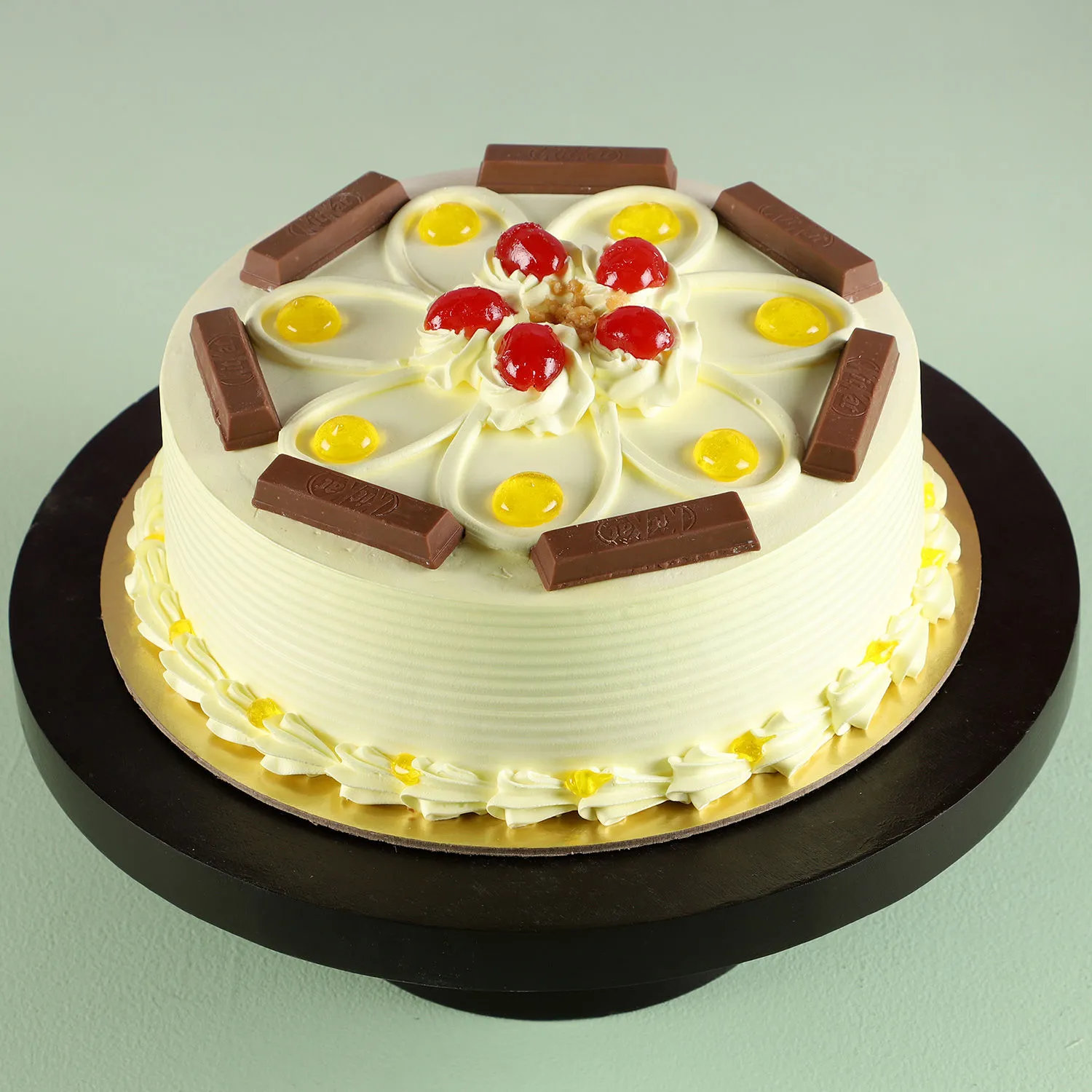 KitKat Butterscotch Cake - 1 KG