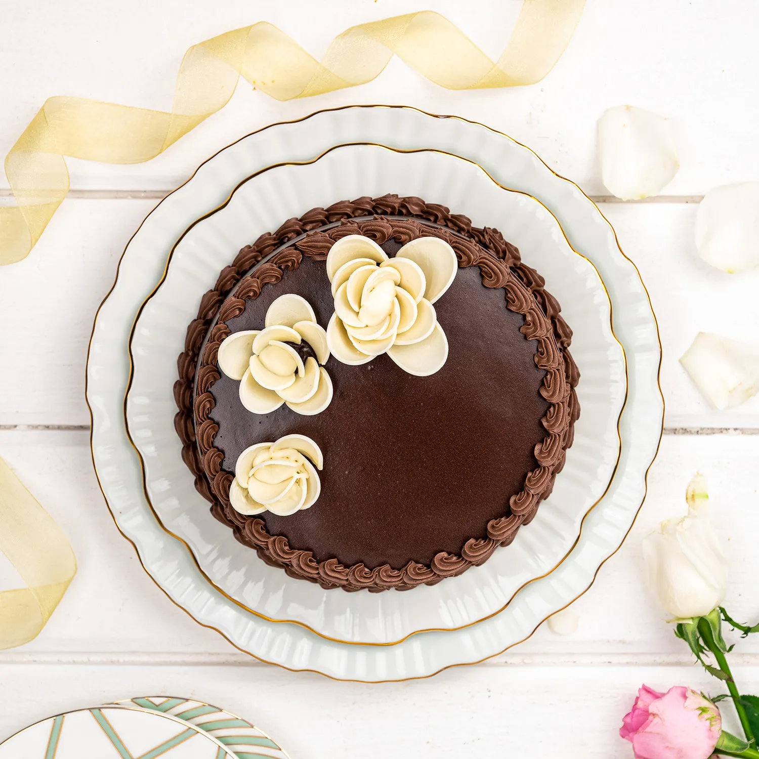 Flowery Chocolate Cream Cake - 1 KG