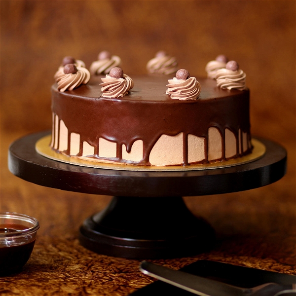 Glazed Chocolate Cream Cake - 500 Gram