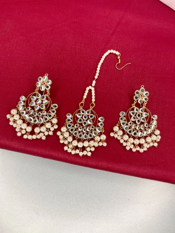 Aakriti Earing Tikka Set - white