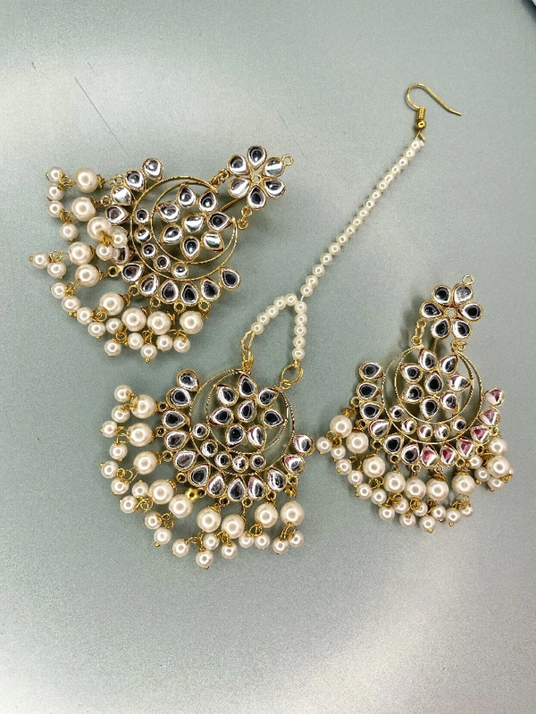 Aakriti Earing Tikka Set - white