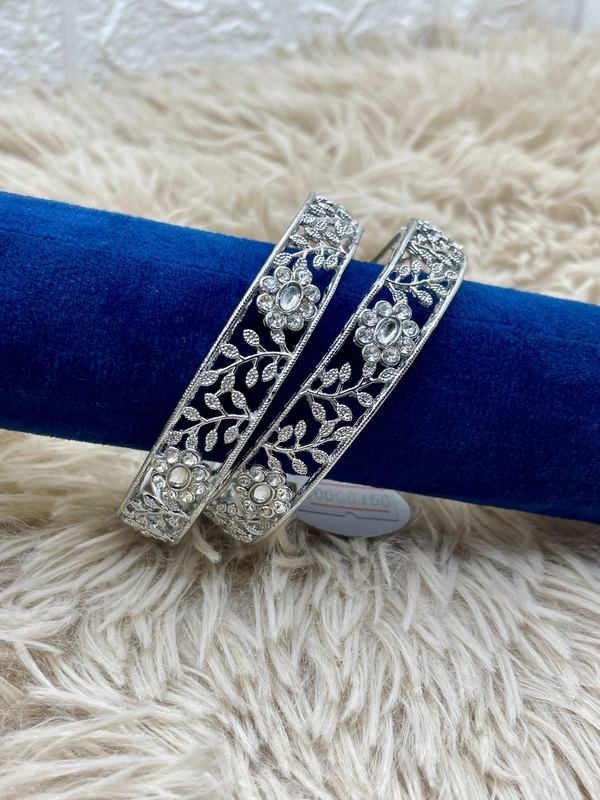 Silver Flower Pattern Bangle s6 - 2.8