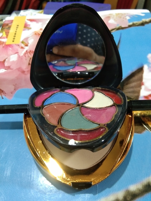 Oily The Complete Makeup Kit - 13.5 grm