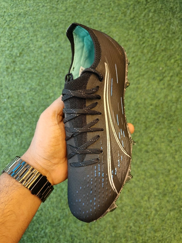 Ultra Black Color Low-Top - 9
