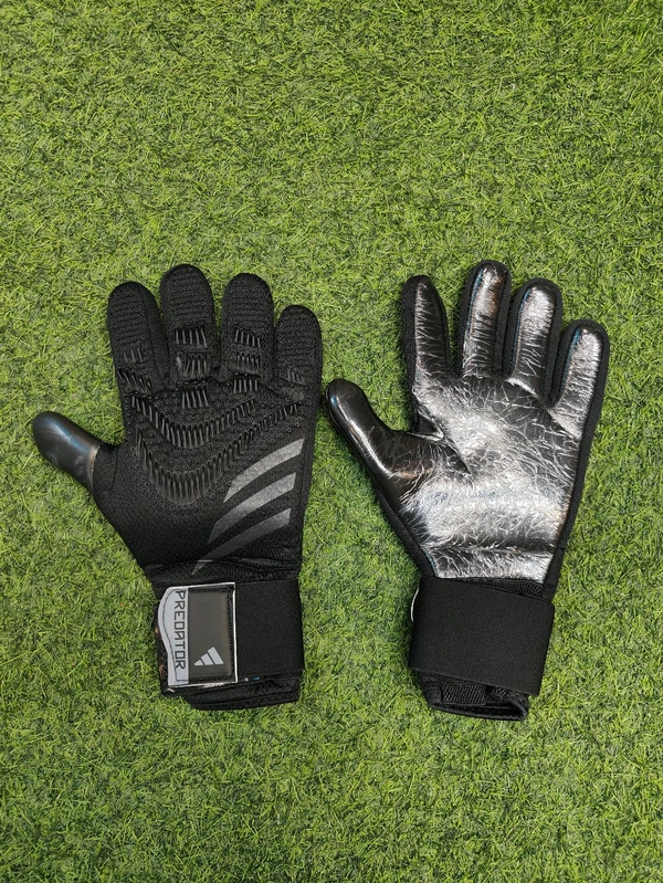 Predator Black Colour Gloves - 8