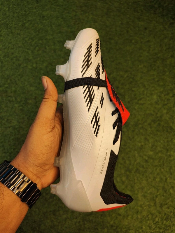 Predator Black And White Colour Foldover With Less - 7.5