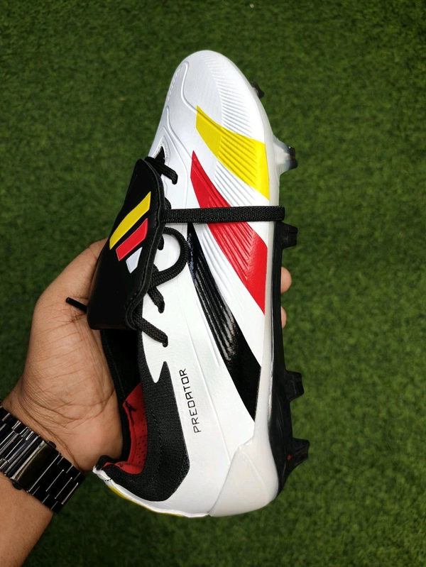 Predator White And Black Colour Foldover Tranning Boot - 7.5