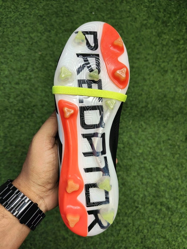 Predator Black And Red Color Foldover Tranning Boot - 7.5