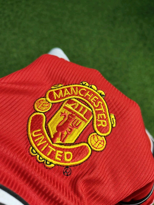 Retro Manchester United 1998-99 Home Half Sleeve - L