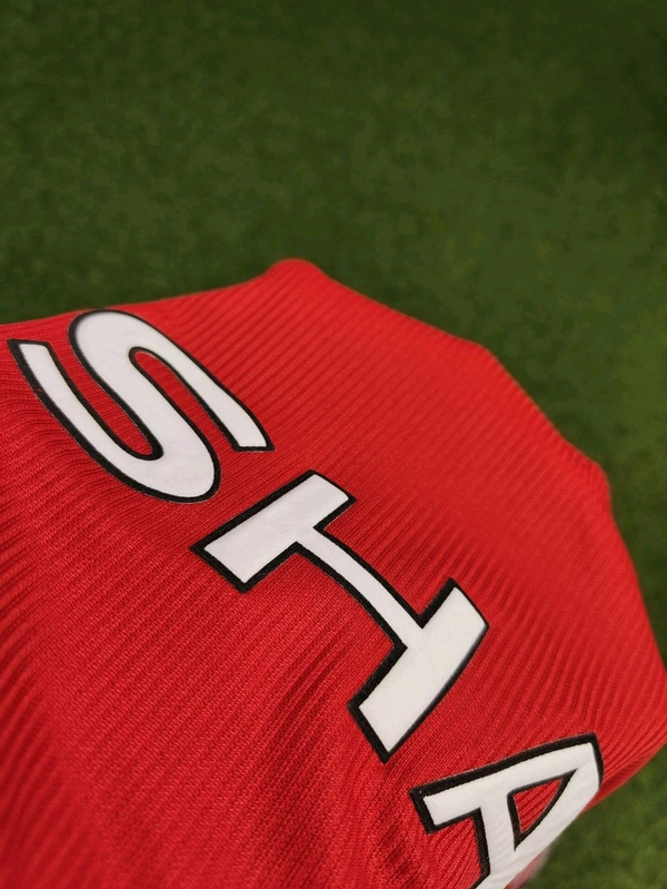 Retro Manchester United 1998-99 Home Half Sleeve - L