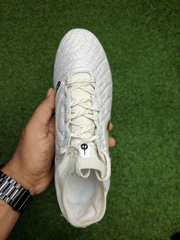 Tempo Cream And Gold Colour Low Top - 7.5