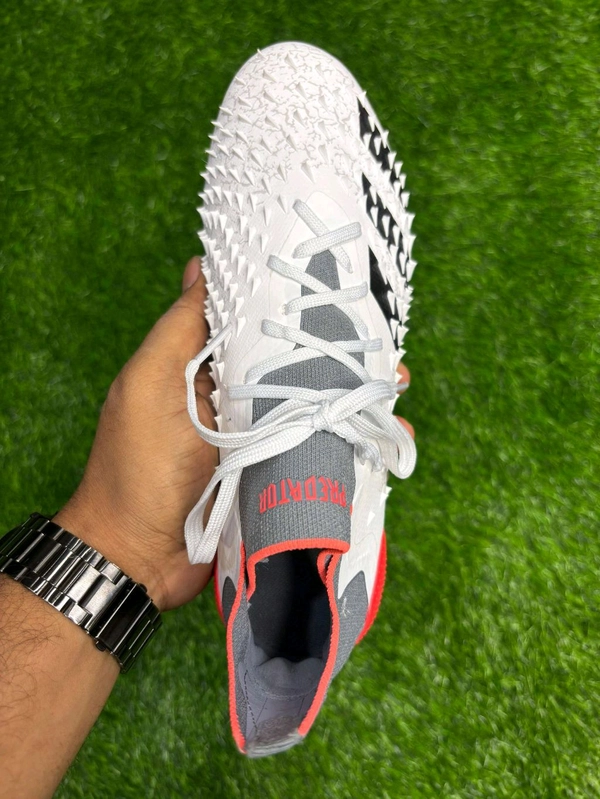 Predator Freak White High Top With Lace FG - 7.5
