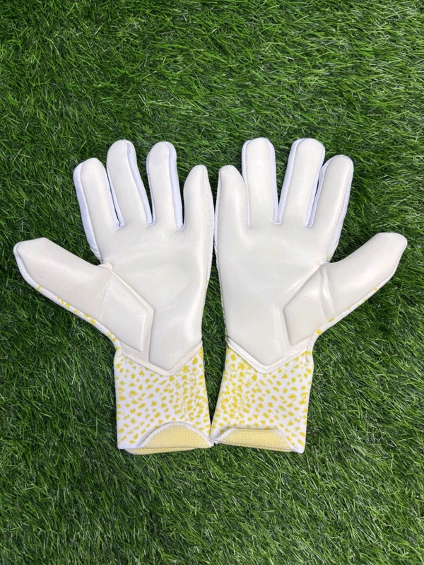 Future Ultimate White GK Gloves  - 10
