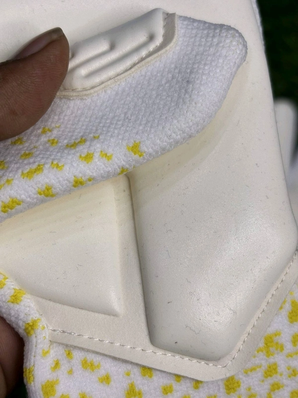 Future Ultimate White GK Gloves  - 10