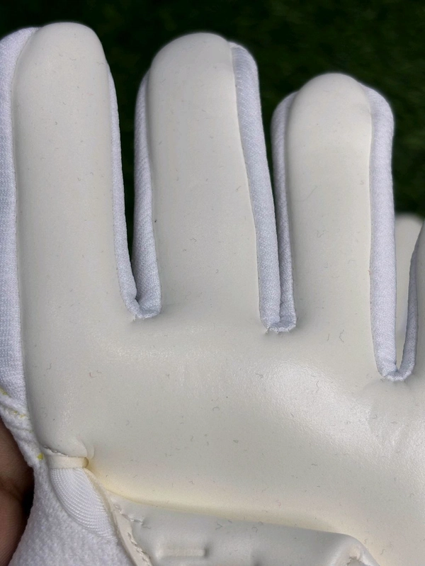Future Ultimate White GK Gloves  - 10