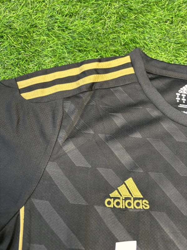 Retro Madrid 2011/12 Away Fan Edition With Short  - M