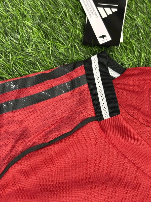 Manchester United 25/26 Home Player Edition  - S