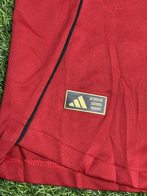 Manchester United 25/26 Home Player Edition  - M