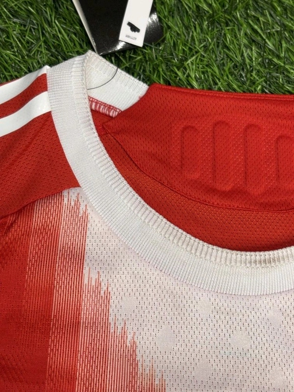 Bayern Munich 25/29 Home Kit Player Edition  - XL