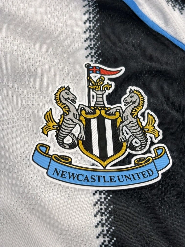 Newcastle United 25/26 Home Kit Player Edition - S