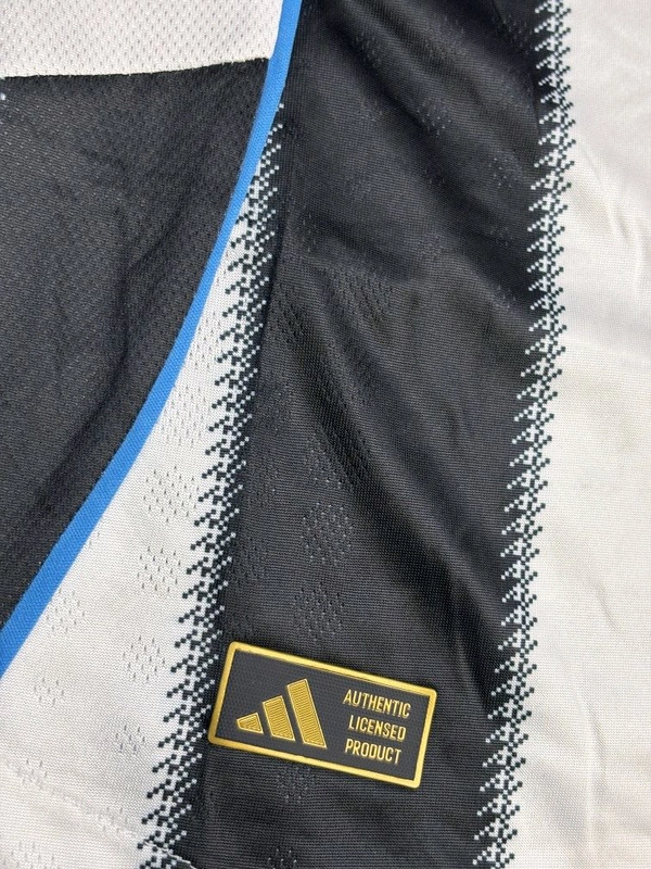 Newcastle United 25/26 Home Kit Player Edition - M