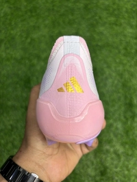 Predator Elite Baby Pink Colour FG Without Lace  - 8