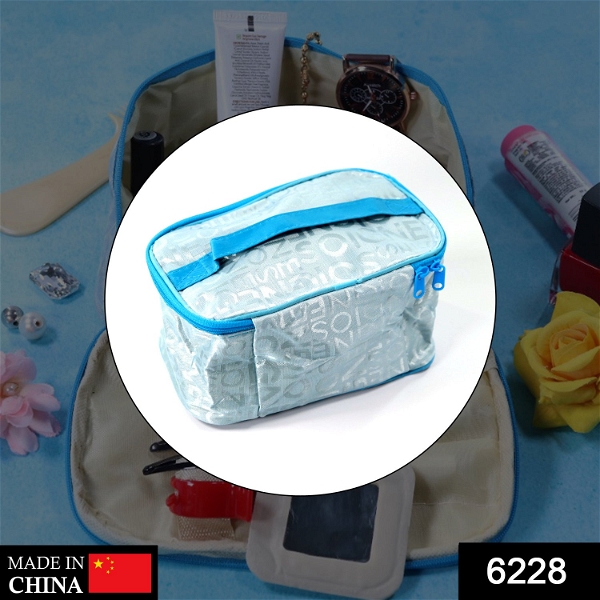 6228 PORTABLE MAKEUP BAG WIDELY USED BY WOMEN’S FOR STORING THEIR MAKEUP EQUIPMENT’S AND ALL WHILE TRAVELLING AND MOVING. - China, 0.218 kgs
